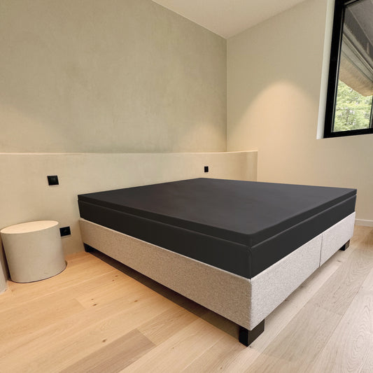 Drap-housse en satin de coton Surmatelas Noir Cera