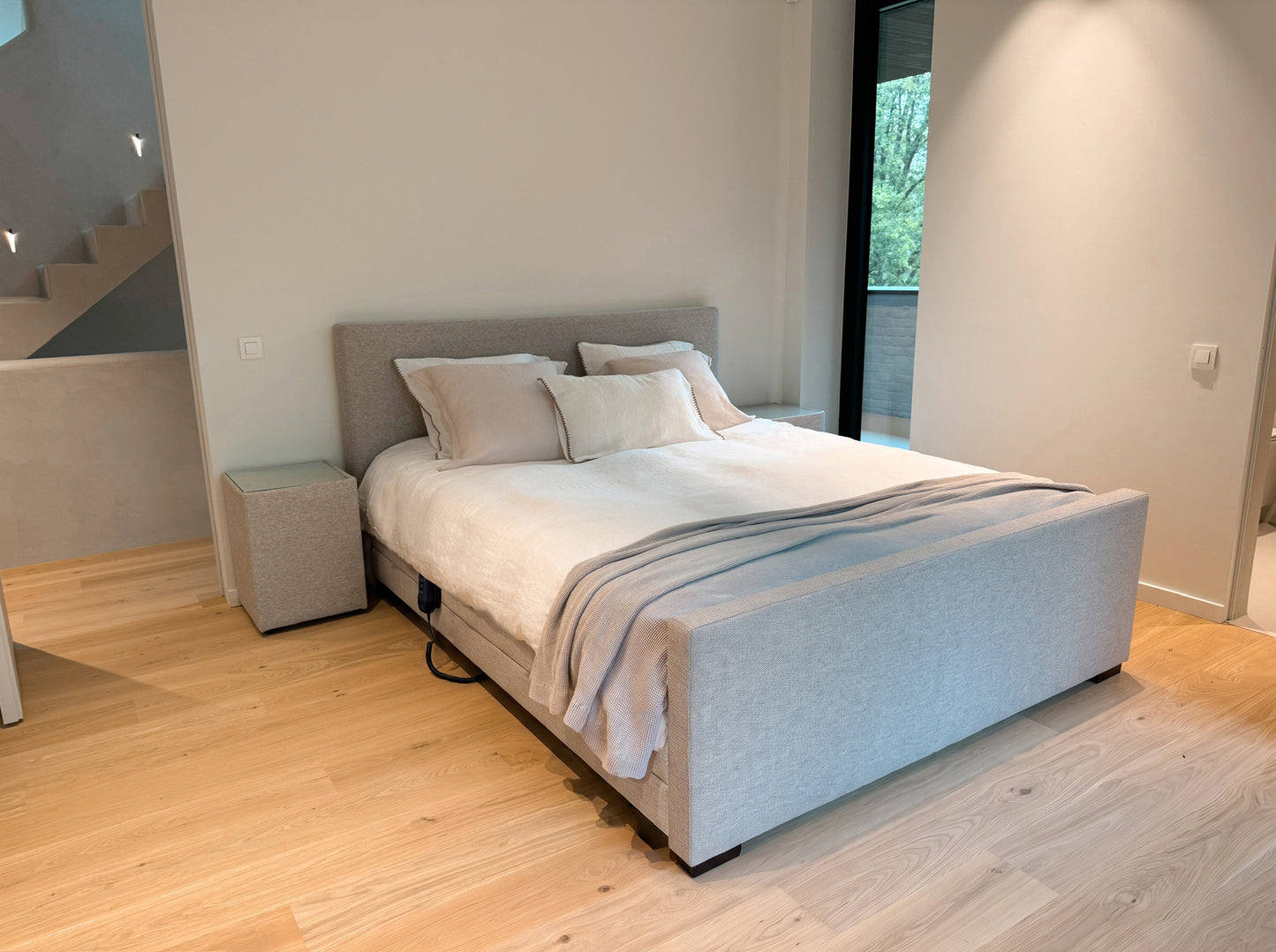 Larssen Electric Boxspring With Footboard